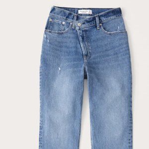 Abercrombie Curve Love Ultra High Rise 90s Straight Jean - Medium Wash 28R
